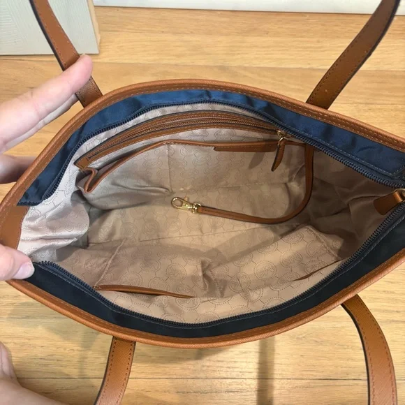 Michael Kors Navy Signature Logo Lining Kempton Nylon Tote - Picture 6 of 8